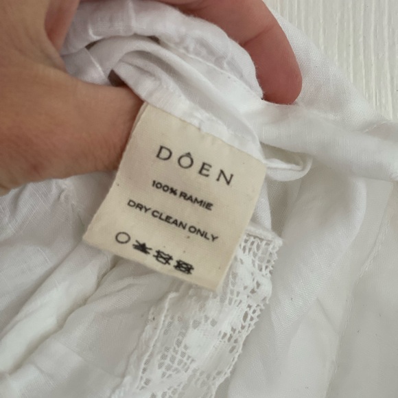 Dôen small nwot White Lace Ruffle Top - Picture 3 of 3